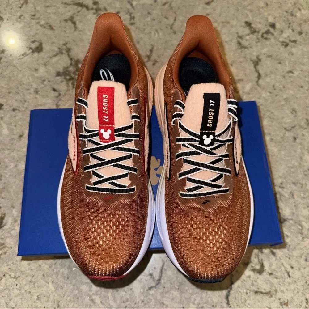 🤎 BROOKS X DISNEY GHOST 17 CHIP ‘N DALE 🐿️ - Picture 3 of 4